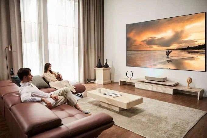 LG – CineBeam HU915QE Premium 4K UHD Laser UST Projector